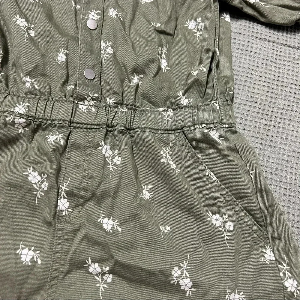 Kids floral denim material romper | size L 10-12